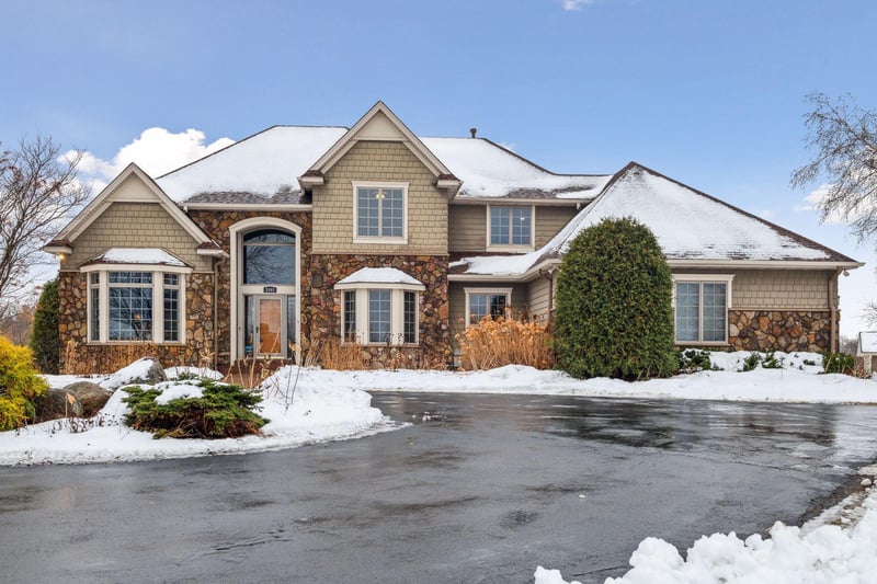 2885 Becker Rd, Maple Plain, MN 55359