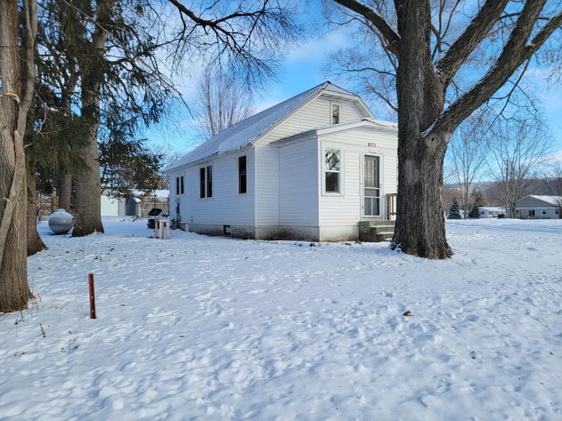 126 W 6th St, Cochrane, WI 54622