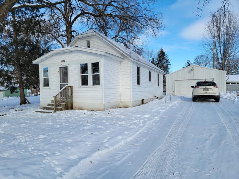 126 W 6th St, Cochrane, WI 54622