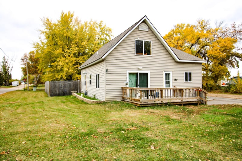 150 W Church Ave, Nelson, MN 56355