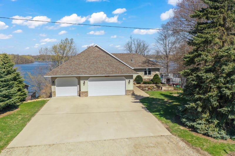 19945 Cedar Lake Trl, Morristown, MN 55052