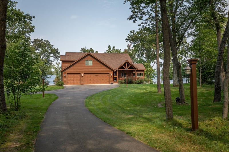 10073 N Long Lake Rd, Brainerd, MN 56401