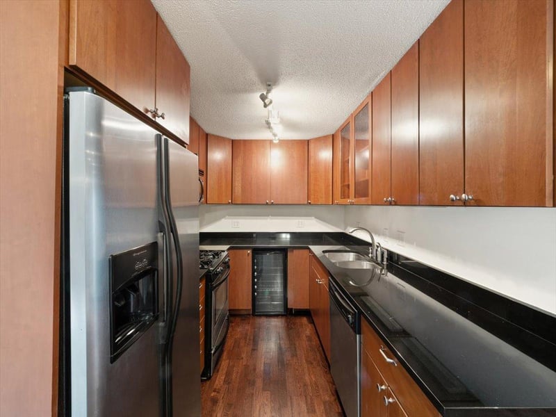 2800 W 44th St #505, Edina, MN 55410