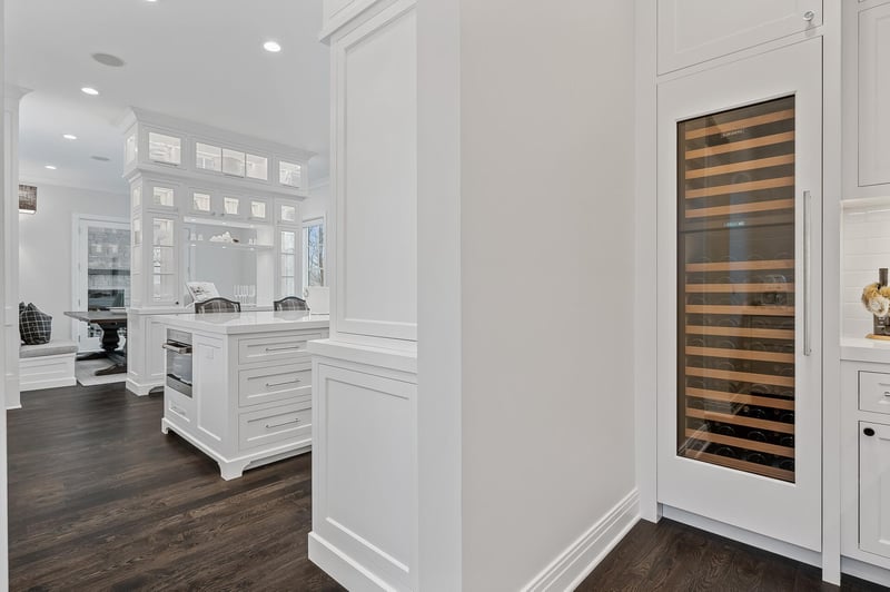510 Locust Hills Dr, Wayzata, MN 55391