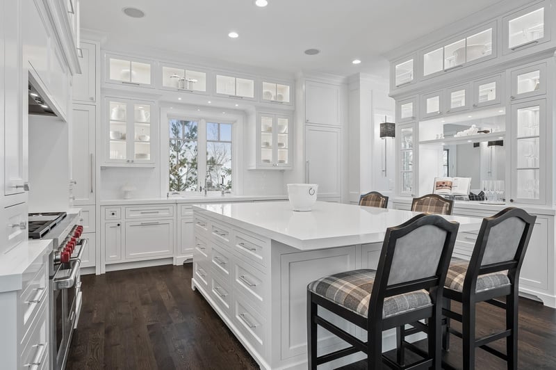 510 Locust Hills Dr, Wayzata, MN 55391
