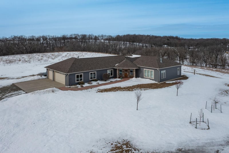 55589 270th Ave, Pine Island, MN 55963