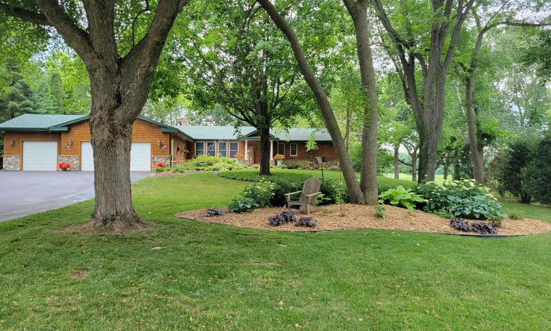 2835 Lindgren Ln, Maple Plain, MN 55359