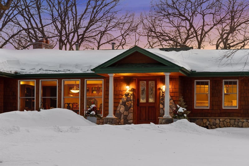 2835 Lindgren Ln, Maple Plain, MN 55359