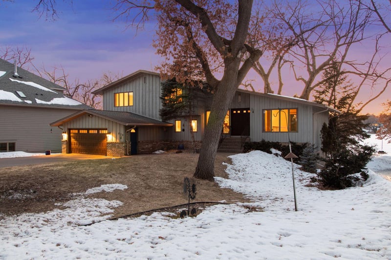 539 Heinel Dr, Roseville, MN 55113