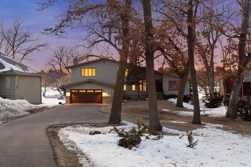 539 Heinel Dr, Roseville, MN 55113