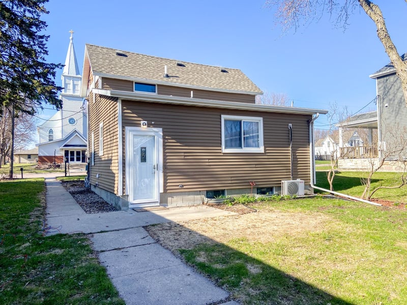 1021 Lafayette Ave, Lafayette, MN 56054