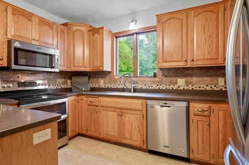 31047 221st Ave, Le Center, MN 56057