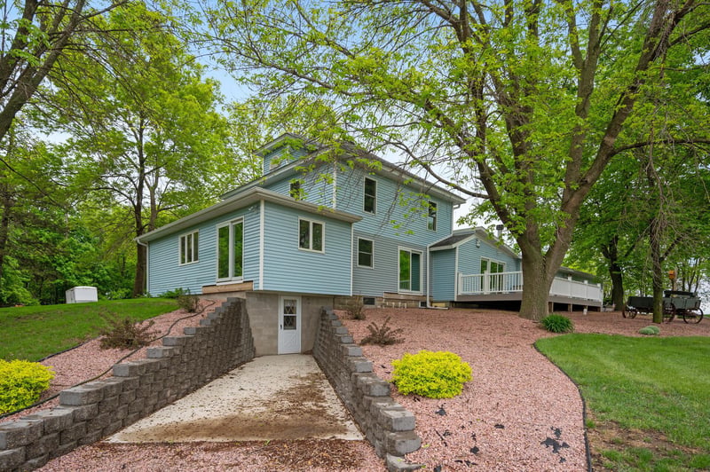 31047 221st Ave, Le Center, MN 56057