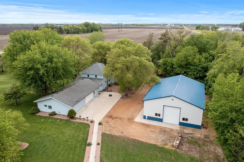 31047 221st Ave, Le Center, MN 56057