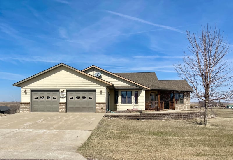 803 Ridge View Rd, Beaver Creek, MN 56116
