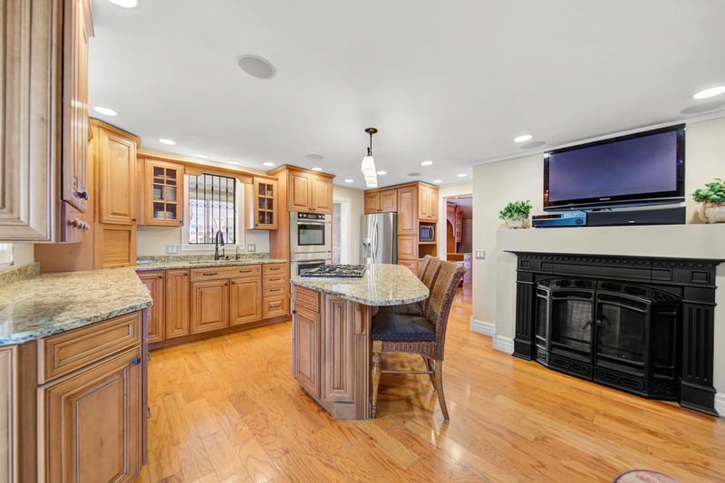 82126 280th St, Madelia, MN 56062