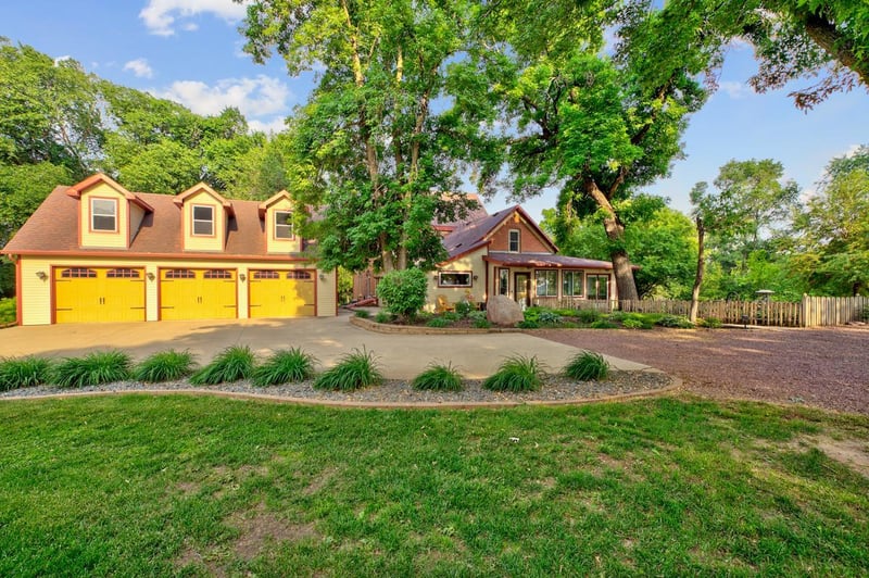 82126 280th St, Madelia, MN 56062