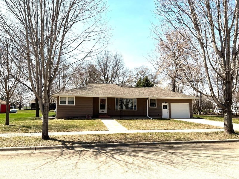 405 N Broadway St, Ellsworth, MN 56129