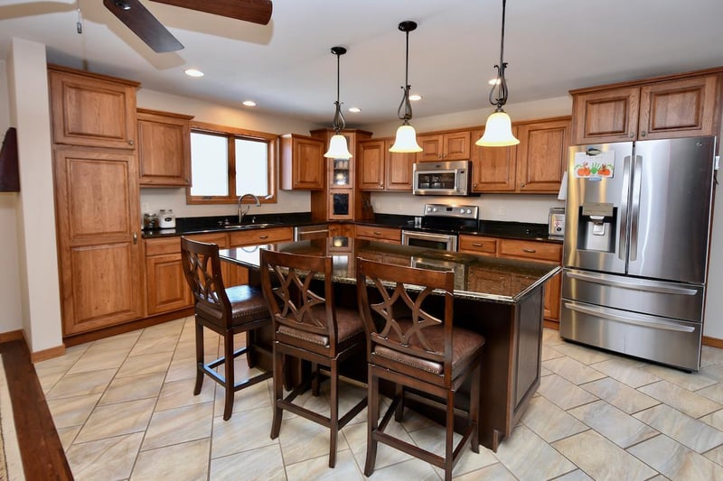 1675 N Hillview Dr, Buffalo City, WI 54622
