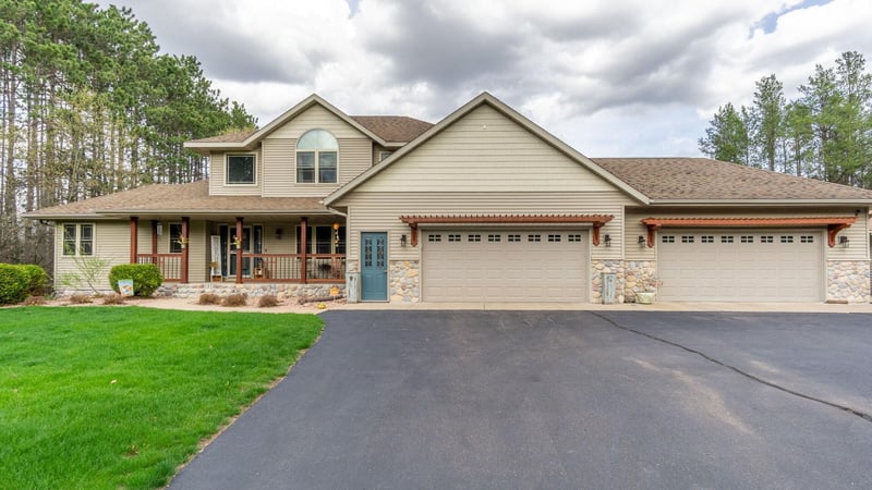 1275 Thistle Ln, Eau Claire, WI 54703