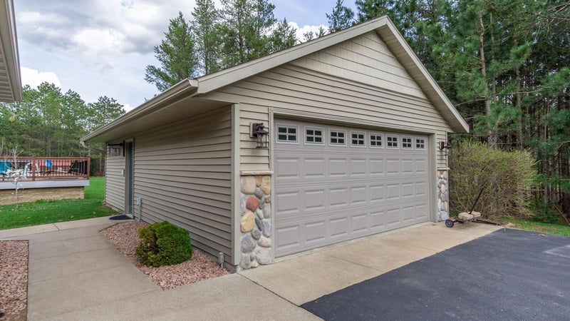 1275 Thistle Ln, Eau Claire, WI 54703