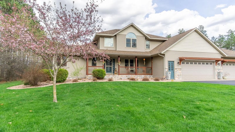 1275 Thistle Ln, Eau Claire, WI 54703