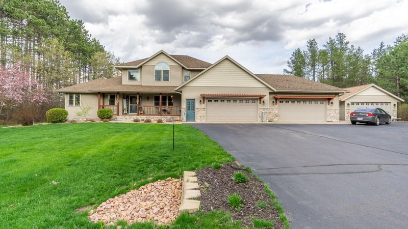 1275 Thistle Ln, Eau Claire, WI 54703