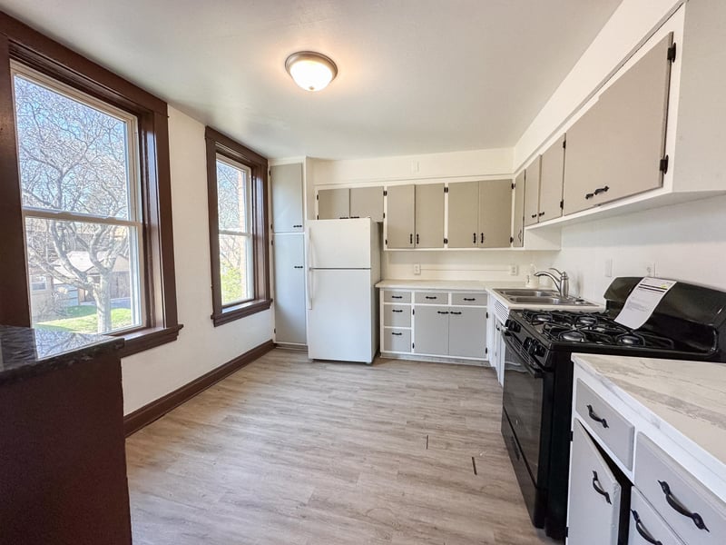 37 Stevens St W, Saint Paul, MN 55107