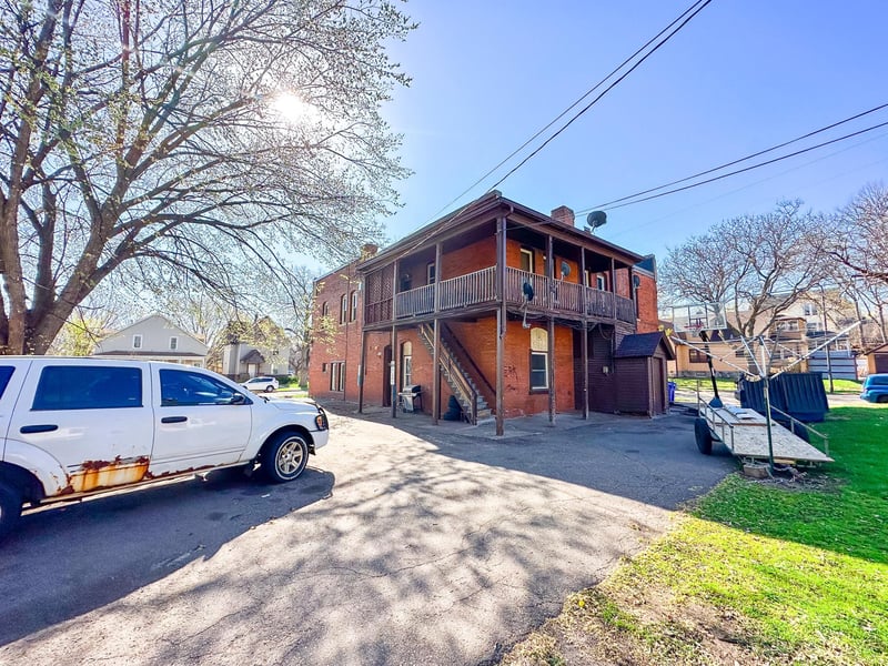 37 Stevens St W, Saint Paul, MN 55107