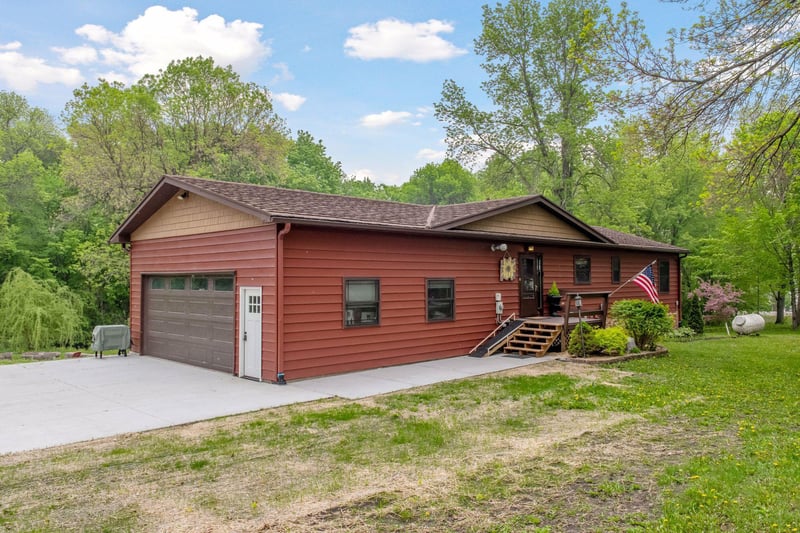 39747 191st Ave, Le Center, MN 56057