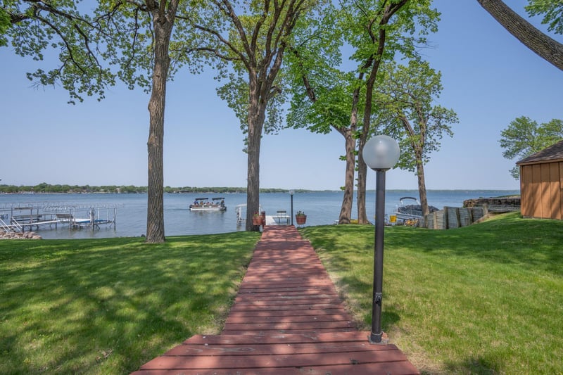 279 Lake Ave S, Spicer, MN 56288