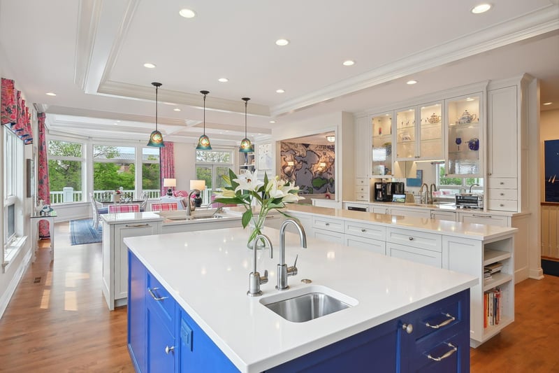716 Widsten Cir, Wayzata, MN 55391