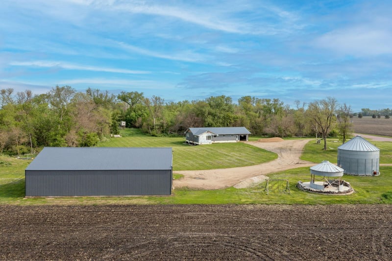 429 180th Ave, Ceylon, MN 56121