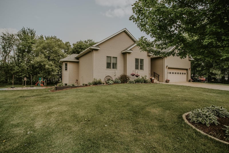 301 Mork Ln, Dexter, MN 55926