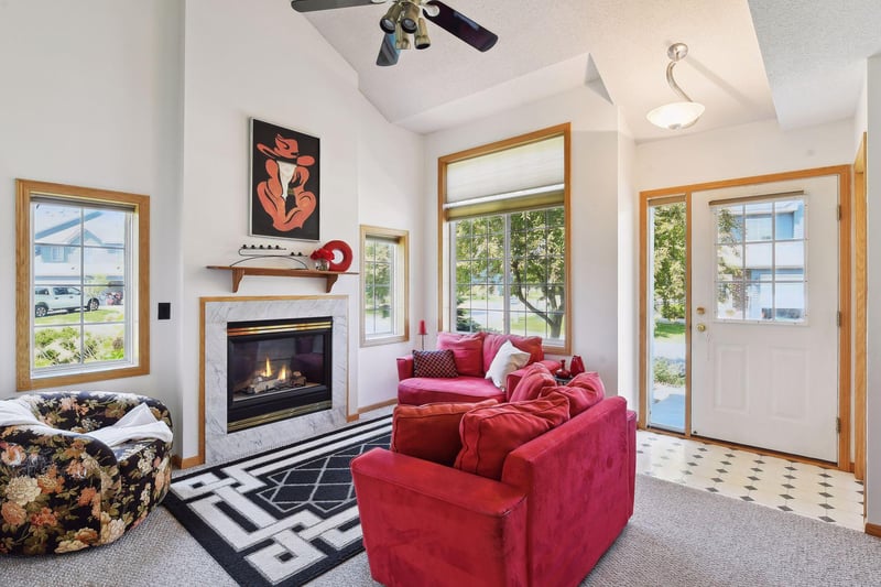 2048 Willow Cir, Lino Lakes, MN 55038