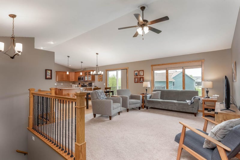 105 Sparrowhawk Cir, Eagle Lake, MN 56024