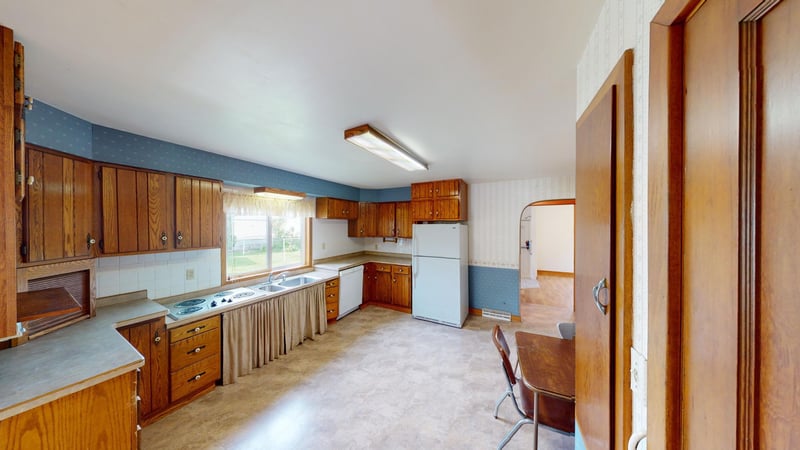 20693 W Gale Ave, Galesville, WI 54630