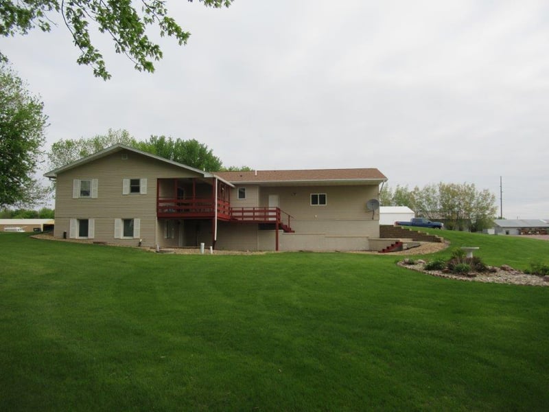 725 S Freeman Ave, Luverne, MN 56156