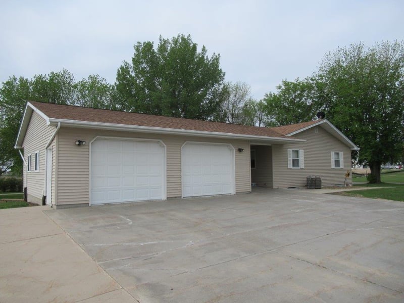 725 S Freeman Ave, Luverne, MN 56156