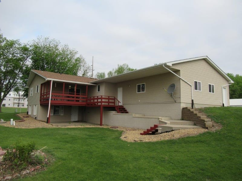 725 S Freeman Ave, Luverne, MN 56156
