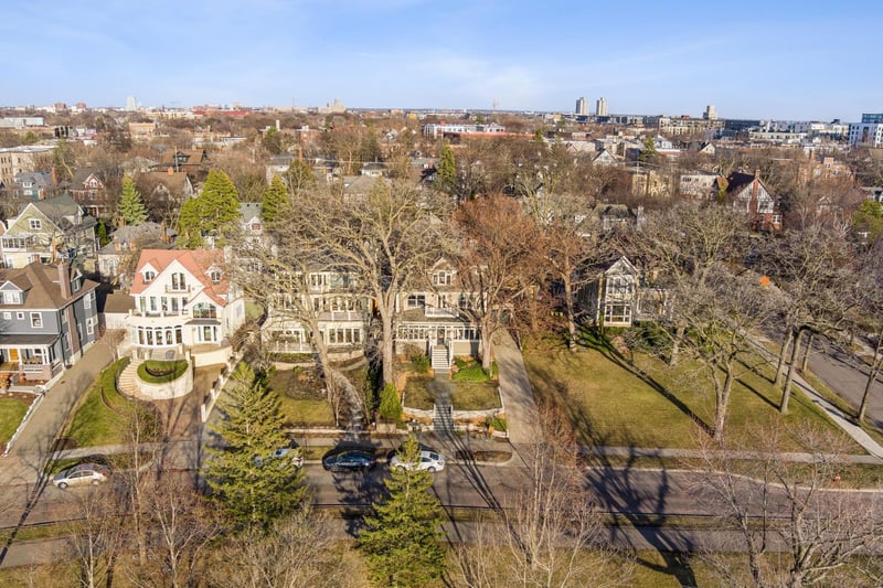 2691 E Lake Of The Isles Pw, Minneapolis, MN 55408