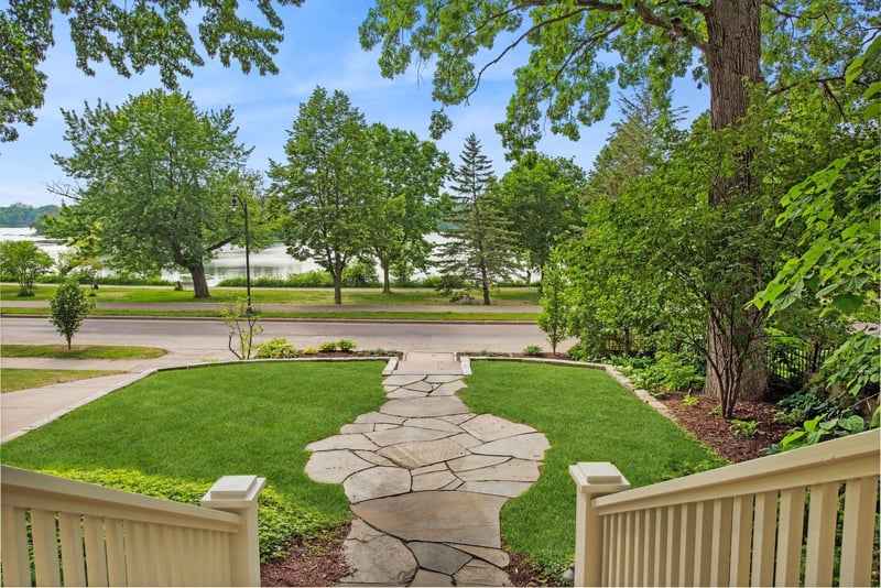 2691 E Lake Of The Isles Pw, Minneapolis, MN 55408