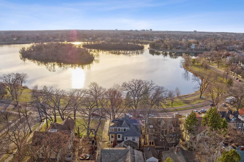 2691 E Lake Of The Isles Pw, Minneapolis, MN 55408