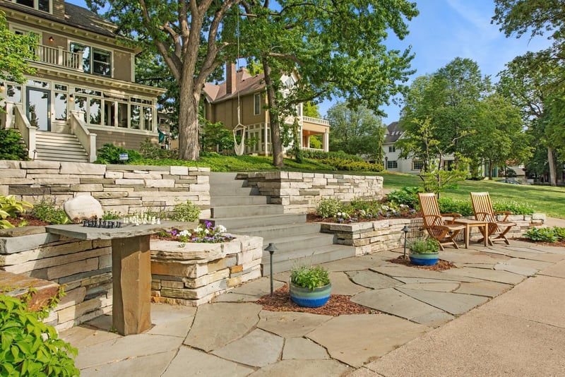 2691 E Lake Of The Isles Pw, Minneapolis, MN 55408