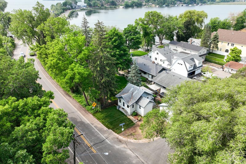 2447 Interlachen Rd, Spring Park, MN 55384