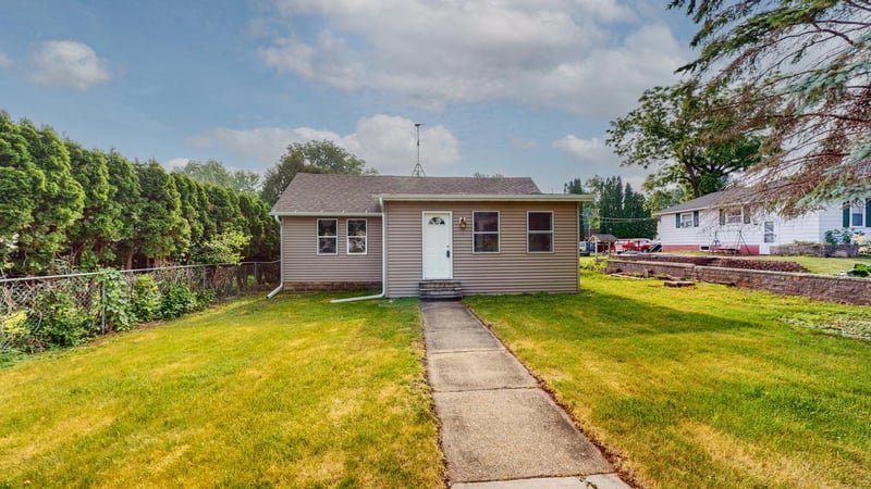 112 Chatfield St S, Dover, MN 55929