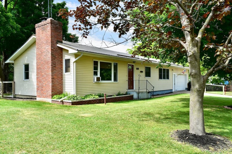 149 W 14th St, Buffalo City, WI 54622