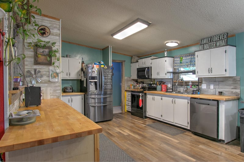 39010 Degerstrom Rd, Askov, MN 55704