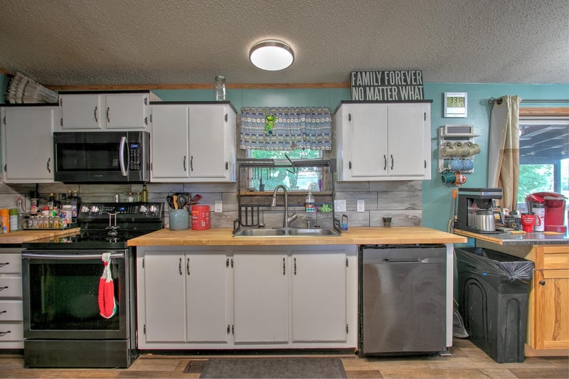 39010 Degerstrom Rd, Askov, MN 55704