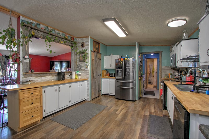 39010 Degerstrom Rd, Askov, MN 55704